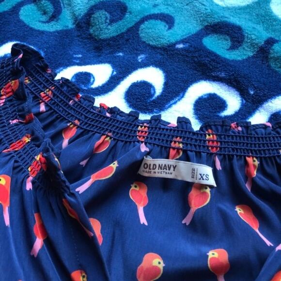 Old Navy Blue Bird Print Blouse Size XS - Picture 4 of 7
